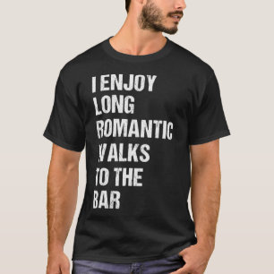 Ich genieße lange romantische Spaziergänge zum Bar T-Shirt