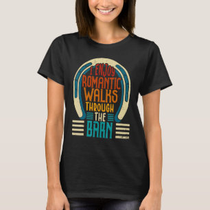 Ich genieße romantische Spaziergänge durch die Sch T-Shirt