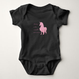 Ich glaube an das unsichtbare rosa Einhorn. Baby Strampler