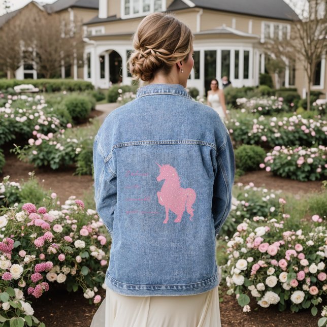 Ich glaube an das unsichtbare rosa Einhorn. Jeansjacke (Hochzeit Rückseite)