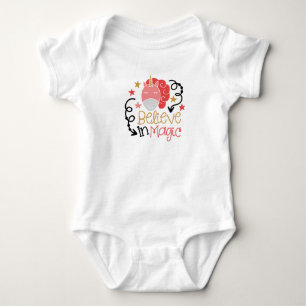 Ich glaube an Magie - Einhorngeschenk Baby Strampler