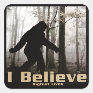 Ich glaube, Bigfoot Lives Quadratischer Aufkleber