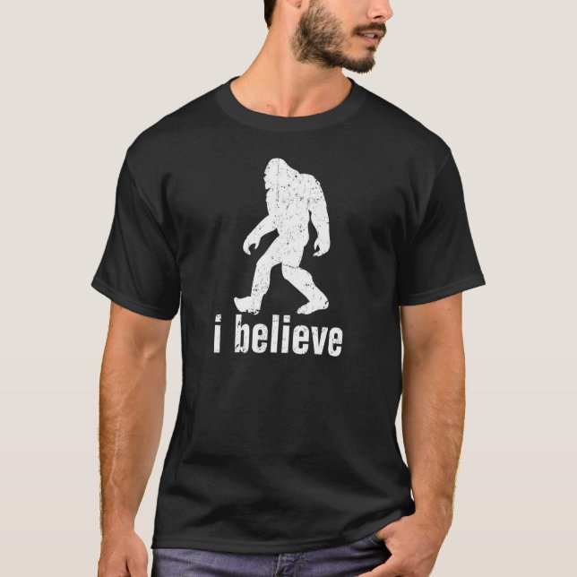 Ich glaube, dass es ein SQUATCH T-Shirt gibt (Vorderseite)