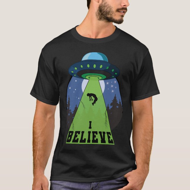 Ich glaube UFO Flying Saucers Alien Ufologist Funn T-Shirt (Vorderseite)