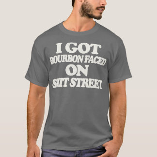 Ich Got Bourbon gegenüber der Straße T-Shirt