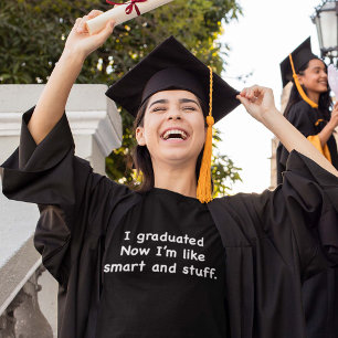 Ich graduierte. Jetzt bin ich wie Smart und T-Shirt