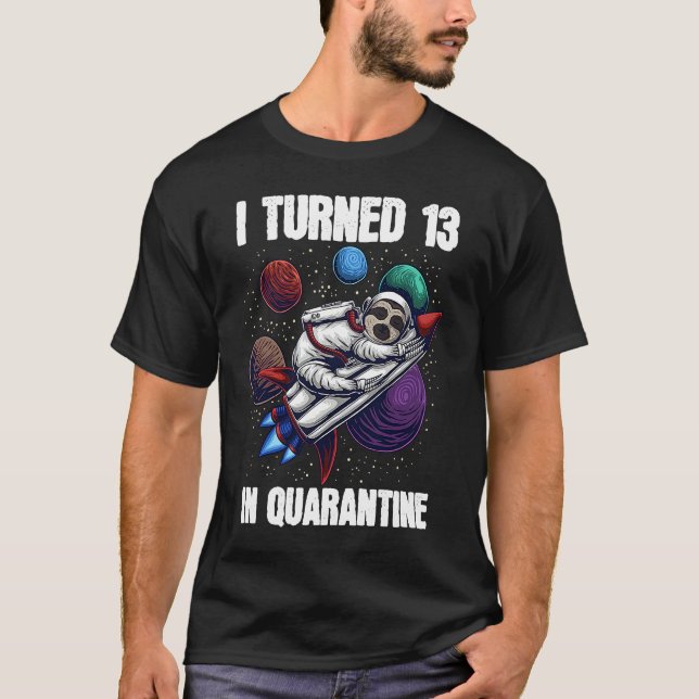 Ich habe 13 in Quarantäne Astronaut Sloth 13. Bir T-Shirt (Vorderseite)