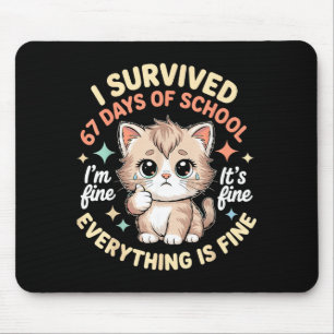 Ich habe 67 Tage Schule überlebt Katze Es ist okay Mousepad