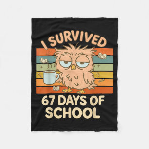 Ich habe 67 Tage Schule überlebt Lustiger Kaffee E Fleecedecke