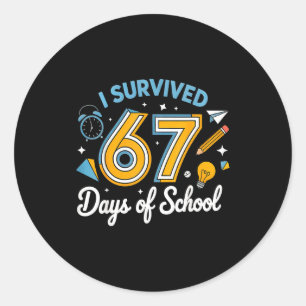 Ich habe 67 Tage Schule überlebt Lustiges Meme Leh Runder Aufkleber