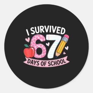 Ich habe 67 Tage Schule überlebt Lustiges Meme Stu Runder Aufkleber