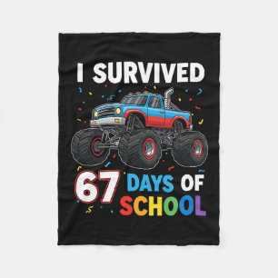 Ich habe 67 Tage Schule überlebt Six Seven Meme fü Fleecedecke