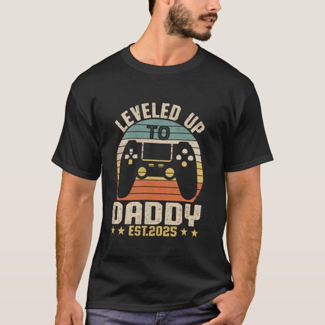 Ich habe bis zu Daddy Est 2025 Vater Level entsper T-Shirt (Vorderseite)