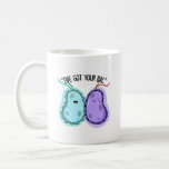Ich habe deinen Bac Funny Bacteria Pun Got Kaffeetasse<br><div class="desc">Ich habe in Ihrem Bac Funny Bacteria Pun einen blauen und lila Bakterien besten Freund,  die wissen,  dass sie sich gegenseitig den Rücken got haben. Ein lustiges Pun-Geschenk für Familie und Freunde,  die Ihren Rücken got haben.</div>