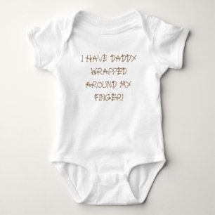 ICH HABE DEN VATI, DER UM MEINEN FINGER BABY STRAMPLER