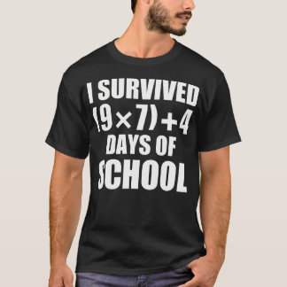 Ich habe die Mathe-Gleichung 67 Tage Schule überle T-Shirt