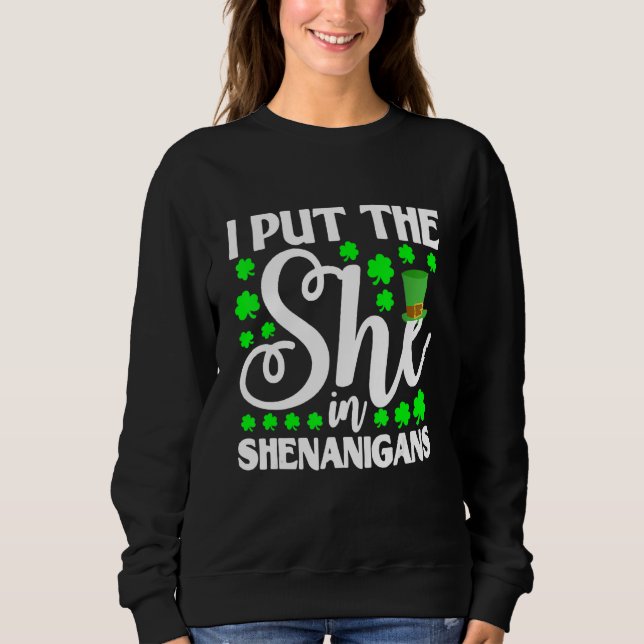 Ich habe die "She" in Shenanigan Kleeblatt St Patr Sweatshirt (Vorderseite)