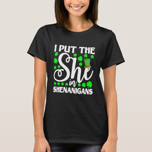 Ich habe die "She" in Shenanigan Kleeblatt St Patr T-Shirt (Vorderseite)