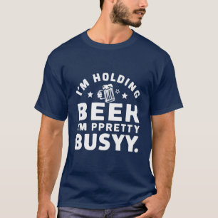 Ich habe ein Bier, ich bin Hübsch beschäftigt Desi T-Shirt