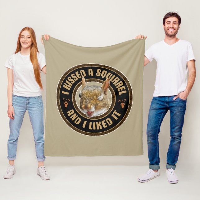 Ich habe ein Eichhörnchen geküsst - lustige Parodi Fleecedecke (Beispiel)