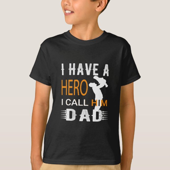 ICH HABE EIN HERO, DAS ICH IHN VATER NENNE T-Shirt (Vorderseite)