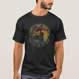 Ich habe ein Modell für den Retro-Motor R mit eine T-Shirt