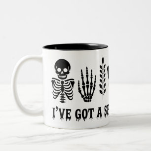 Ich habe eine Spine für Spooky-Tasse Got Funny S Zweifarbige Tasse