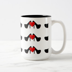 Ich habe eine Tasse für das Muster von Herzschuhen