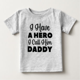 Ich habe einen Helden, den ich ihn Daddy nenne Baby T-shirt