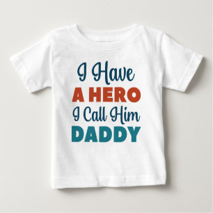 Ich habe einen Helden, den ich ihn Daddy nenne Baby T-shirt