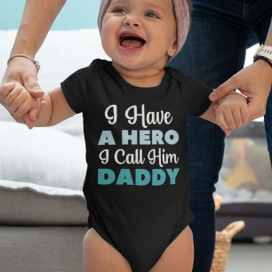 Ich habe einen Helden, den ich Papa nenne Baby Strampler