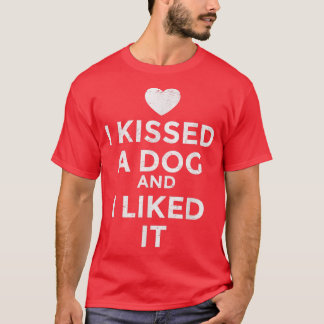Ich habe einen Hund geküsst, dem ich es gefiel T-Shirt