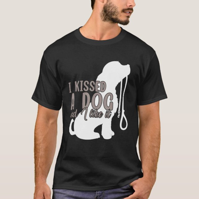 Ich habe einen Hund geküsst und ich mag es Hunde C T-Shirt (Vorderseite)