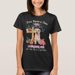 Ich habe einmal einen Labrador Hund und T-Shirt