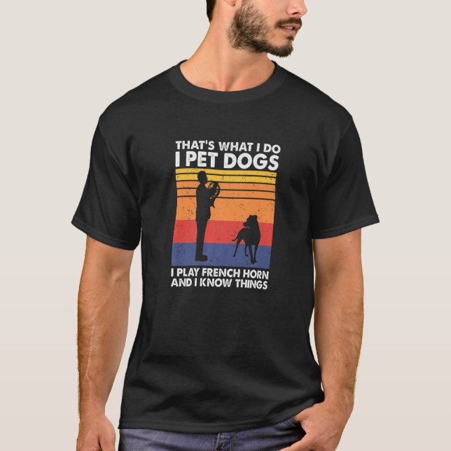 Ich habe Hunde, die ich spiele Französisch Horn un T-Shirt (Vorderseite)
