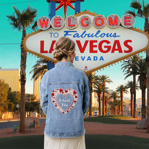 Ich habe Ja gesagt Süßer Antrag Rote Liebesherzen Jeansjacke