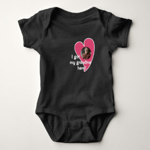 Ich habe meine Oma hier! Foto individuell - Dunkel Baby Strampler