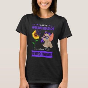 Ich habe Migräne Kopfschmerzen, die ich seltsam ma T-Shirt