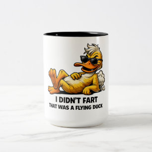 Ich habe nicht gepfurzt, es war eine fliegende Ent Zweifarbige Tasse