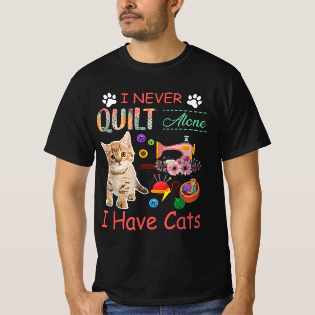 Ich habe nie allein gequilt, dass Katzen das Quilt T-Shirt (Vorderseite)