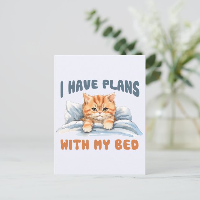 Ich habe Pläne mit meinem Bett - Cosy Orange Cat Postkarte (Stehend Vorderseite)