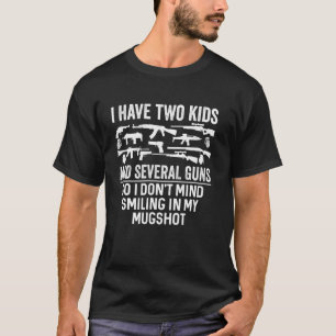 Ich habe zwei Kinder und mehrere Gewehre - Erwachs T-Shirt