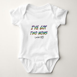 Ich habe zwei Mütter got, Glück! Quote Typografie  Baby Strampler