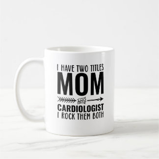 Ich habe zwei Titel Mama und Kardiologe, die ich r Kaffeetasse