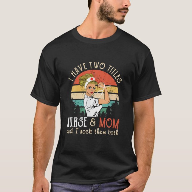 Ich habe zwei Titeln Krankenschwester und Mama, di T-Shirt (Vorderseite)