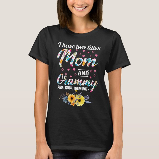 Ich habe zwei Titeln Mama und Grammy und ich habe  T-Shirt (Vorderseite)