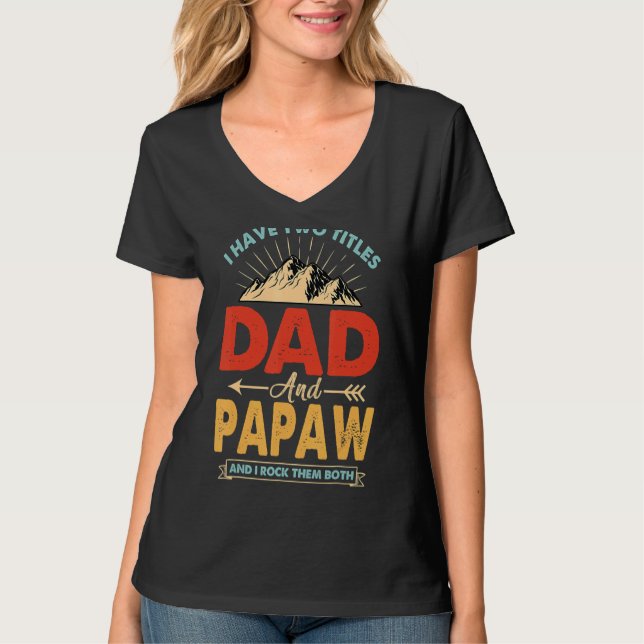 Ich habe zwei Titeln Vater und Papa-Federn T-Shirt (Vorderseite)