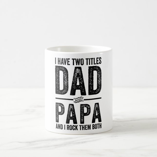 Ich habe zwei Titeln Vater und Papa I rock sie bei Kaffeetasse (Mittel)