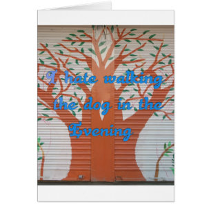 Ich hasse es, den Hund im Abend zu laufen.