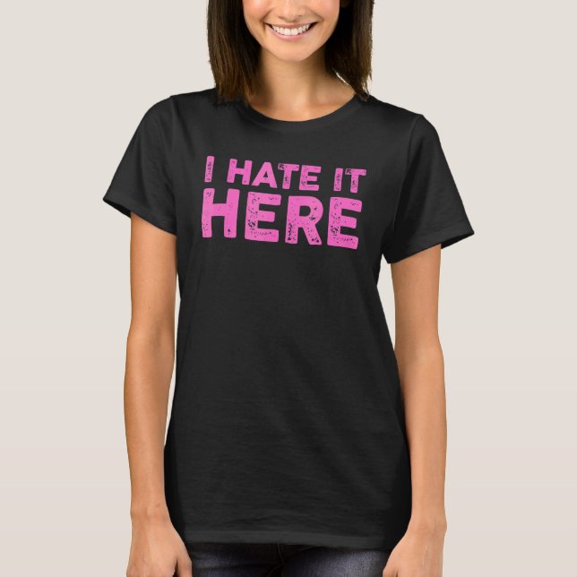 Ich hasse es hier 8 T-Shirt (Vorderseite)